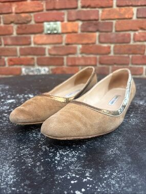 Manolo Blahnik Women’s Tan Suede Pointed Flats with Gold Trim size 37